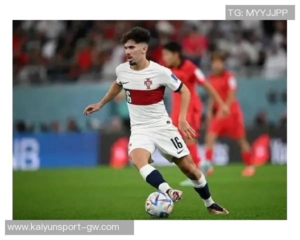 维蒂尼亚荣膺环足奖年度最佳中场助巴黎夺得六冠与欧国联冠军