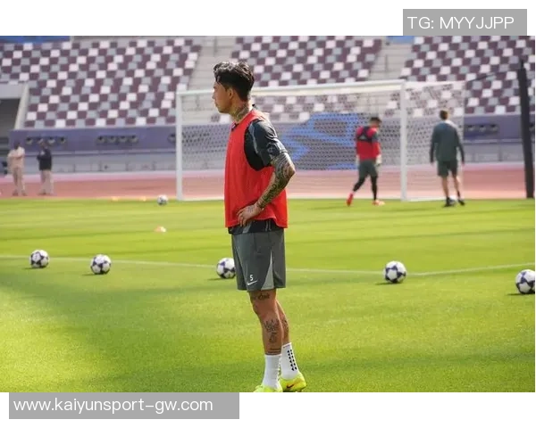 海港冬训首堂课在多哈举行新援让克劳德积极参与合练展现状态 海港冬训首堂课在多哈举行新援让克劳德积极参与合练展现状态