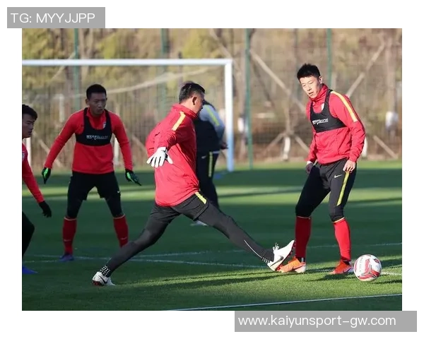 长春寒潮来袭亚泰队员迎战低温全力备战保级生死战 长春寒潮来袭亚泰队员迎战低温全力备战保级生死战